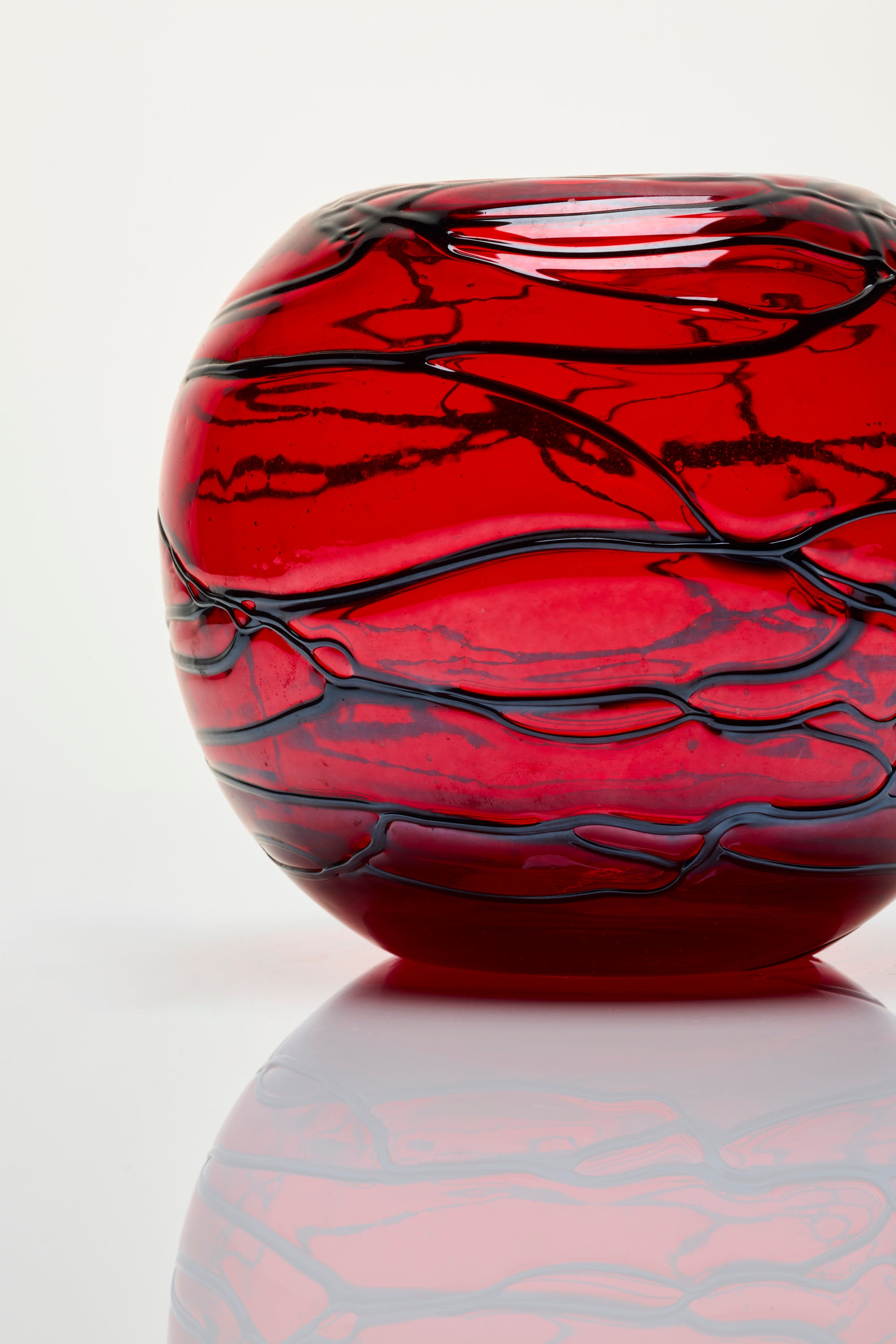 Crimson Breeze Vase 《クリムゾンブリーズ・ベース》
